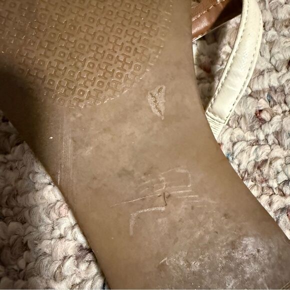 Tory Burch Sandals Melinda T Strap Flip Flops Half Moon Tory Medallion- Size 7 - Picture 3 of 5